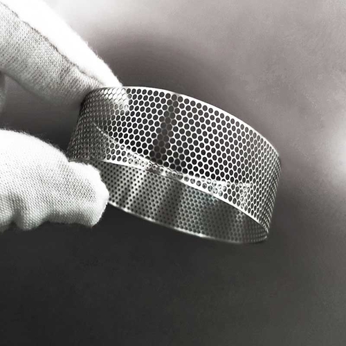 Neueste Unternehmensnachrichten über Entfesseln Sie unübertroffene Filtrationspräzision: Xinhsens kundenspezifische geätzte Metallfilter treiben Innovationen in allen Branchen voran