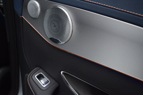 Neueste Unternehmensnachrichten über Der Beitrag von Xinhaisen zu Präzisionsteilen für die Automobilindustrie: Anhebung der Industriestandards