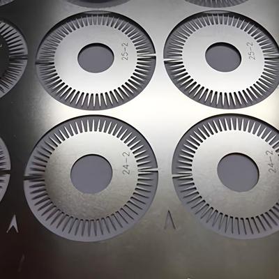 Ein guter Preis. Schönheitsnadeln mit Metallspangen für die Schönheitsindustrie Online